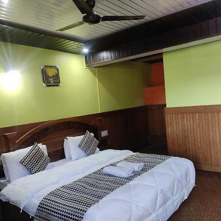 Hotel Deepraj, Kausani Exteriér fotografie