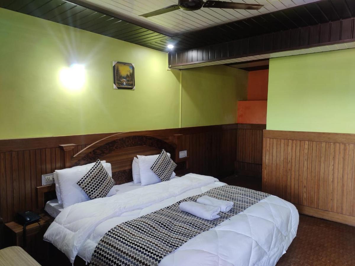 Hotel Deepraj, Kausani Exteriér fotografie