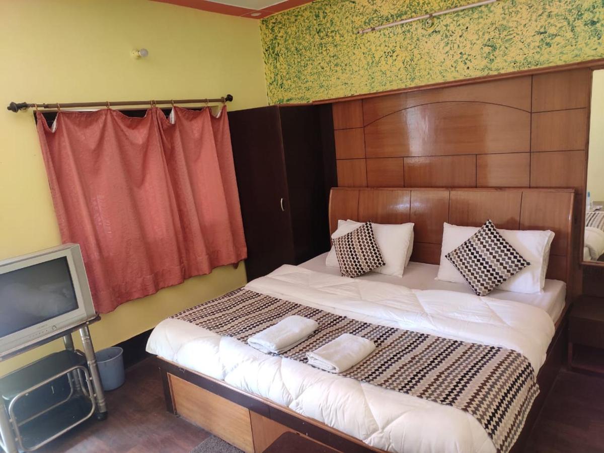 Hotel Deepraj, Kausani Exteriér fotografie