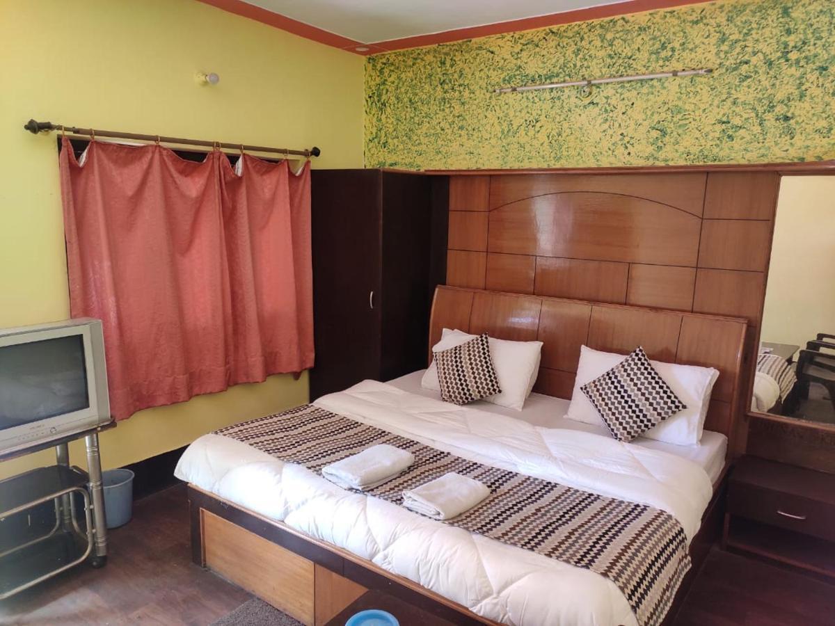 Hotel Deepraj, Kausani Exteriér fotografie