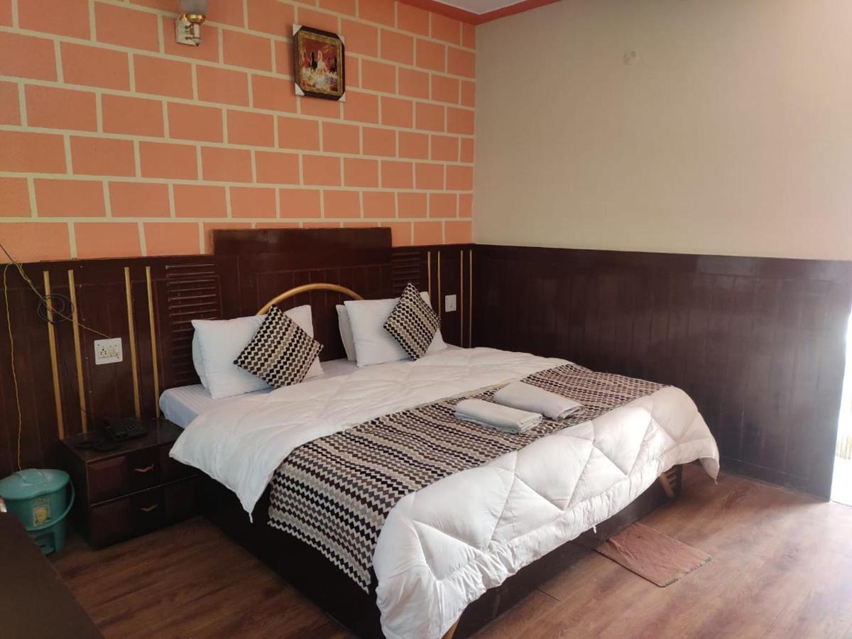 Hotel Deepraj, Kausani Exteriér fotografie