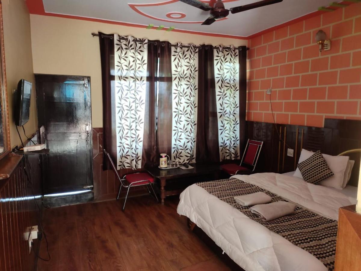 Hotel Deepraj, Kausani Exteriér fotografie