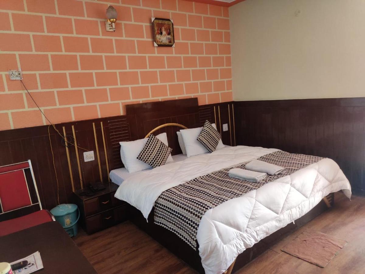Hotel Deepraj, Kausani Exteriér fotografie