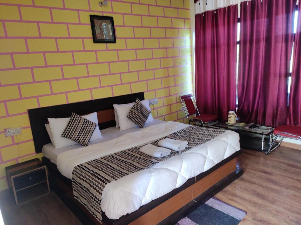 Hotel Deepraj, Kausani Exteriér fotografie