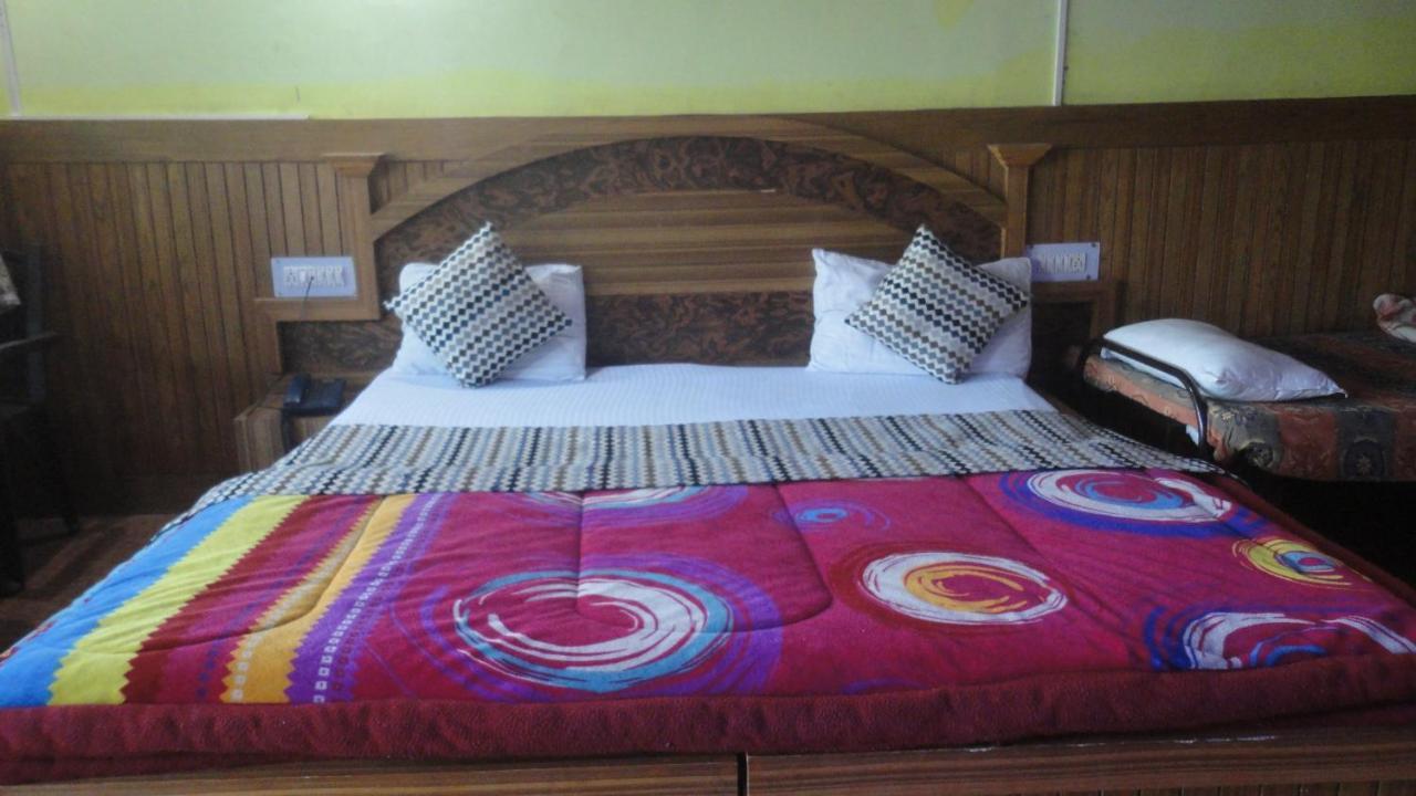 Hotel Deepraj, Kausani Exteriér fotografie