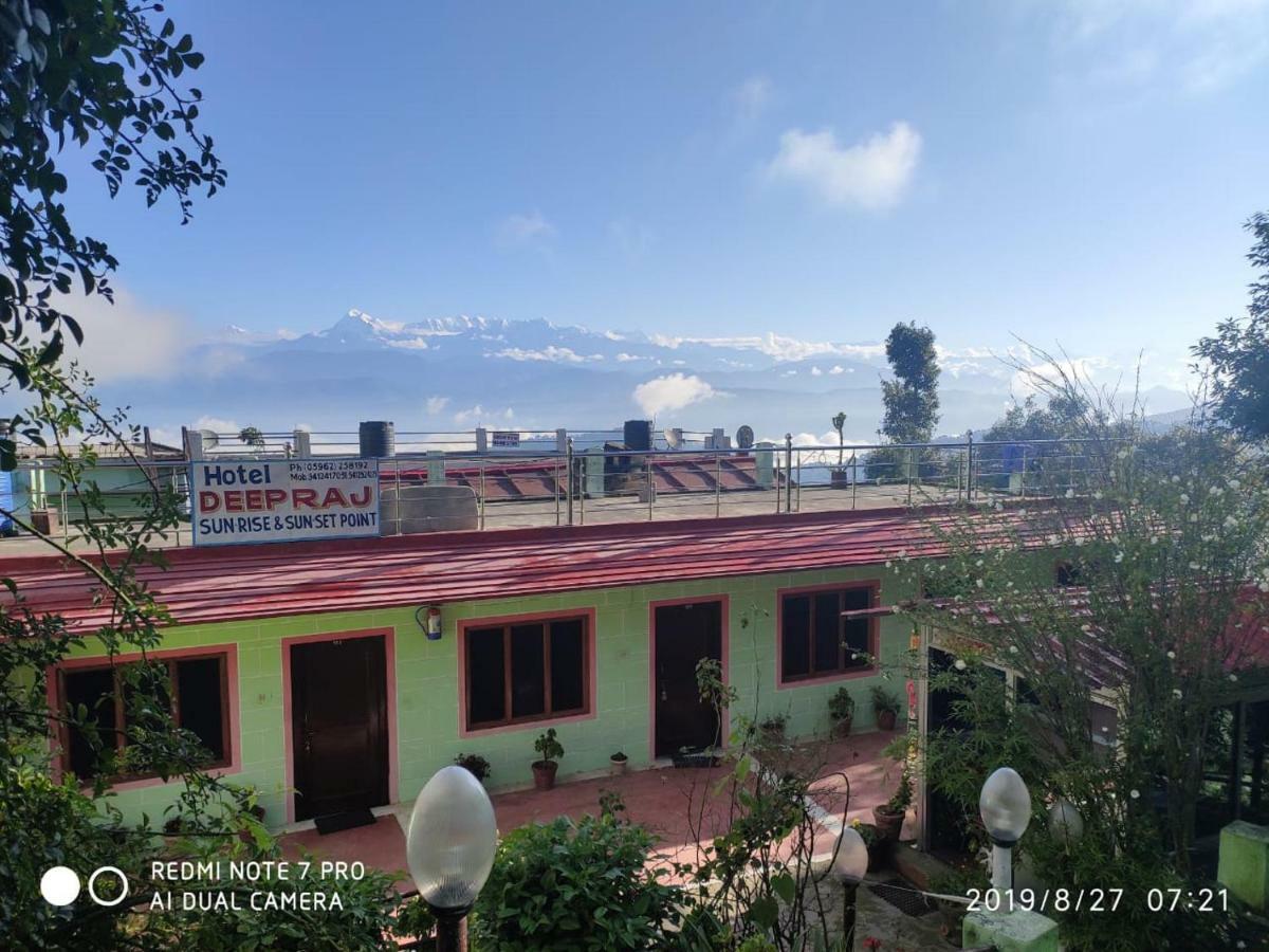 Hotel Deepraj, Kausani Exteriér fotografie